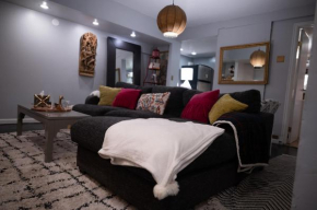 The IvyWild - Apartment in Tudor Historic Home